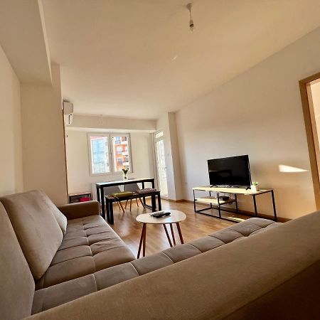 Sara'S Apartment Cozy And Close To Center With Private Parking Skopje Zewnętrze zdjęcie