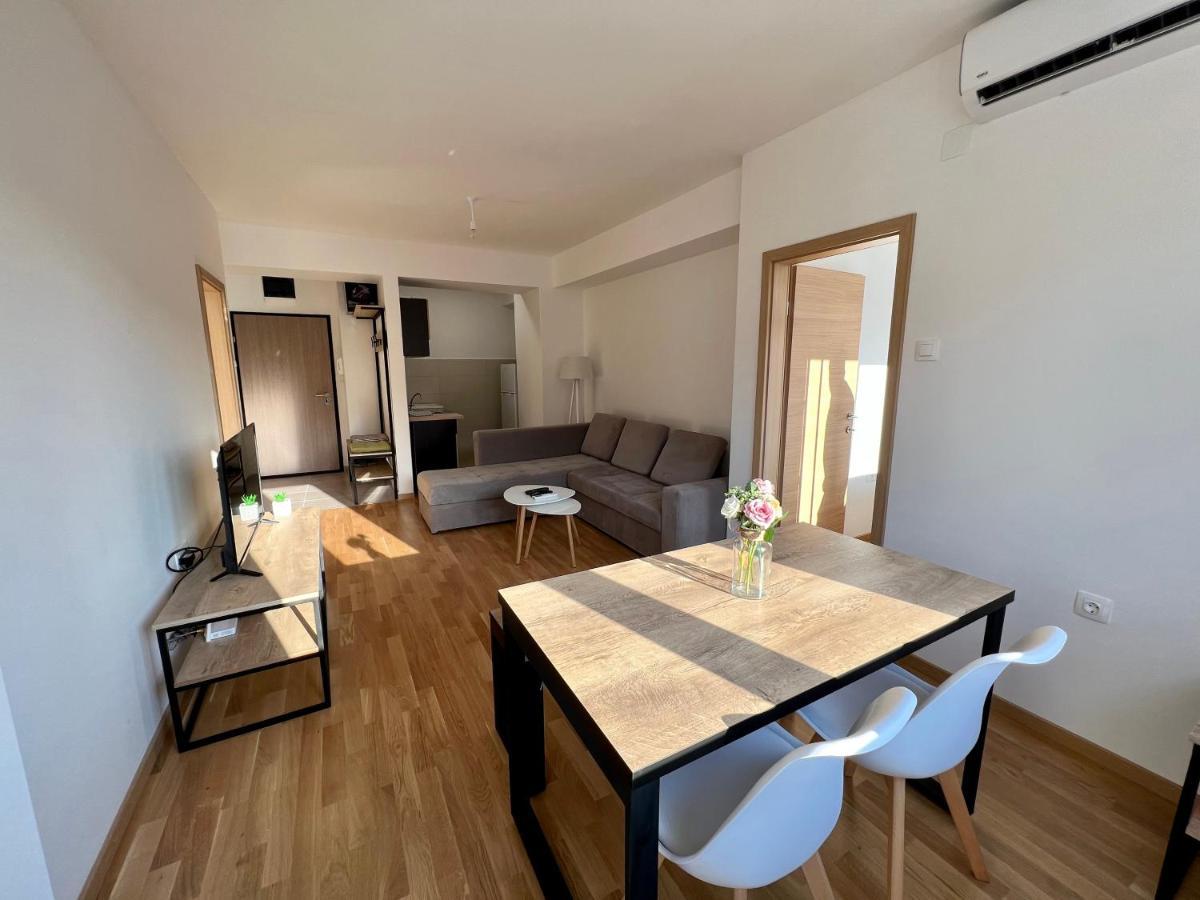 Sara'S Apartment Cozy And Close To Center With Private Parking Skopje Zewnętrze zdjęcie