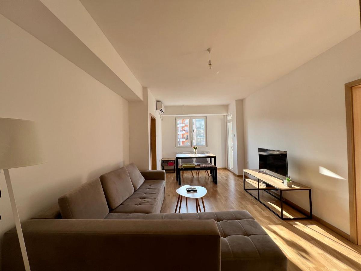 Sara'S Apartment Cozy And Close To Center With Private Parking Skopje Zewnętrze zdjęcie